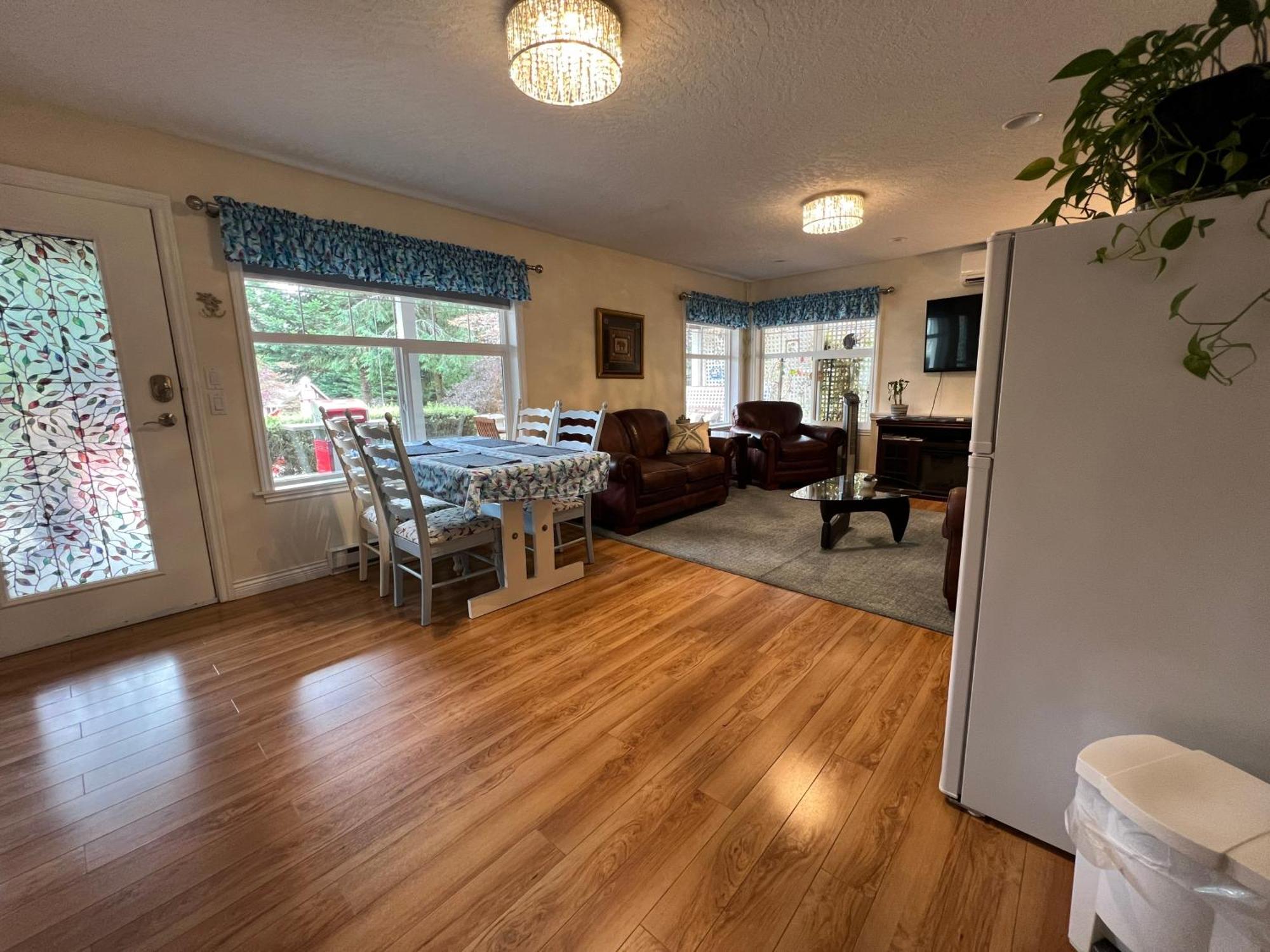 Little Bear Garden View Suites-Hummingbird Royston Exterior foto
